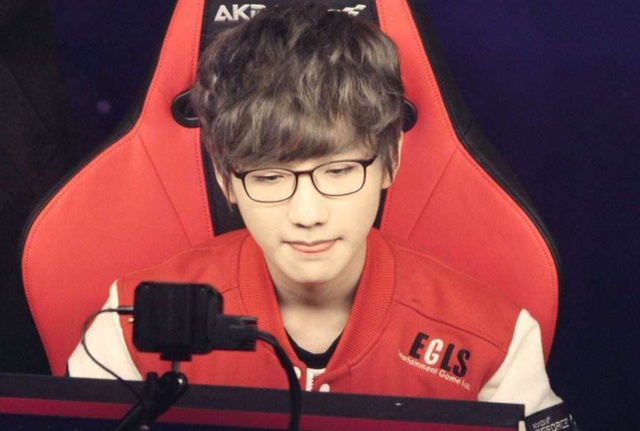 虽然他在A 虽然他在A