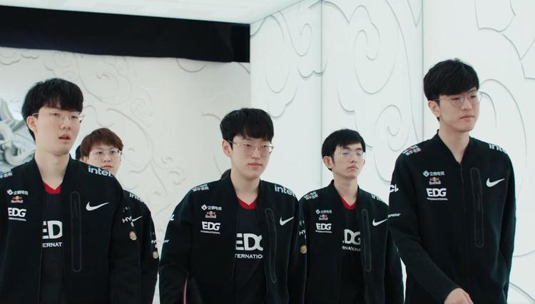 需要在跑位 需要在跑位